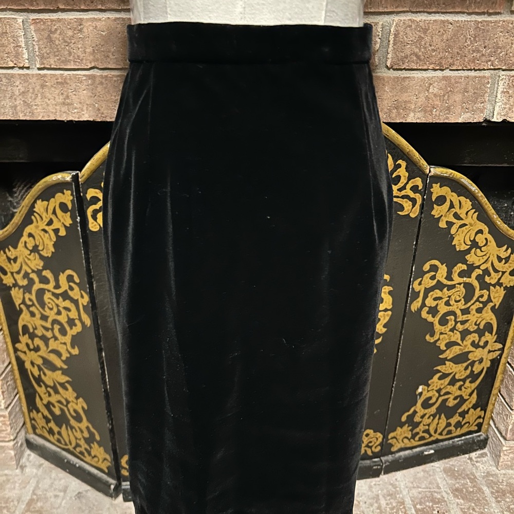 TALBOTS Pencil Skirt Black Velvet Mini Knee Length Back Slit Zipper Back 10
